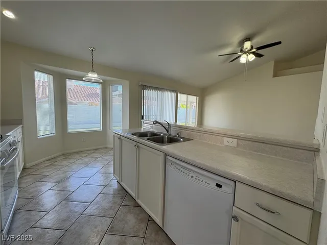 $2,095 | 830 Coastal Beach Road, Henderson, NV 89002