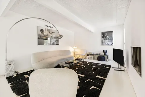 $1,649,000 | 811 East Grace Circle, Palm Springs, CA 92262