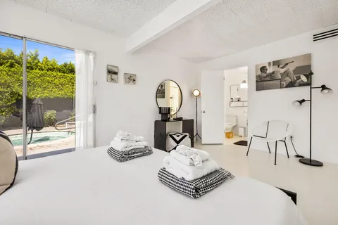 $1,649,000 | 811 East Grace Circle, Palm Springs, CA 92262
