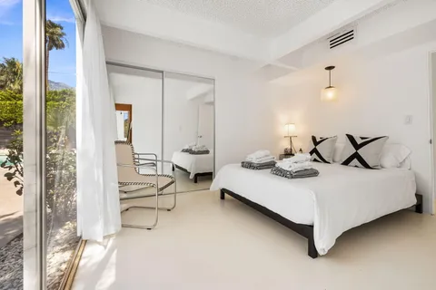 $1,649,000 | 811 East Grace Circle, Palm Springs, CA 92262