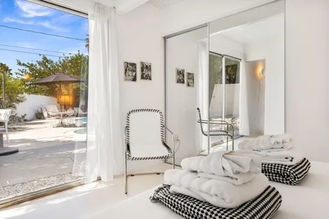 $1,649,000 | 811 East Grace Circle, Palm Springs, CA 92262