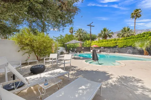 $1,649,000 | 811 East Grace Circle, Palm Springs, CA 92262