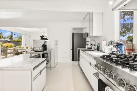 $1,649,000 | 811 East Grace Circle, Palm Springs, CA 92262