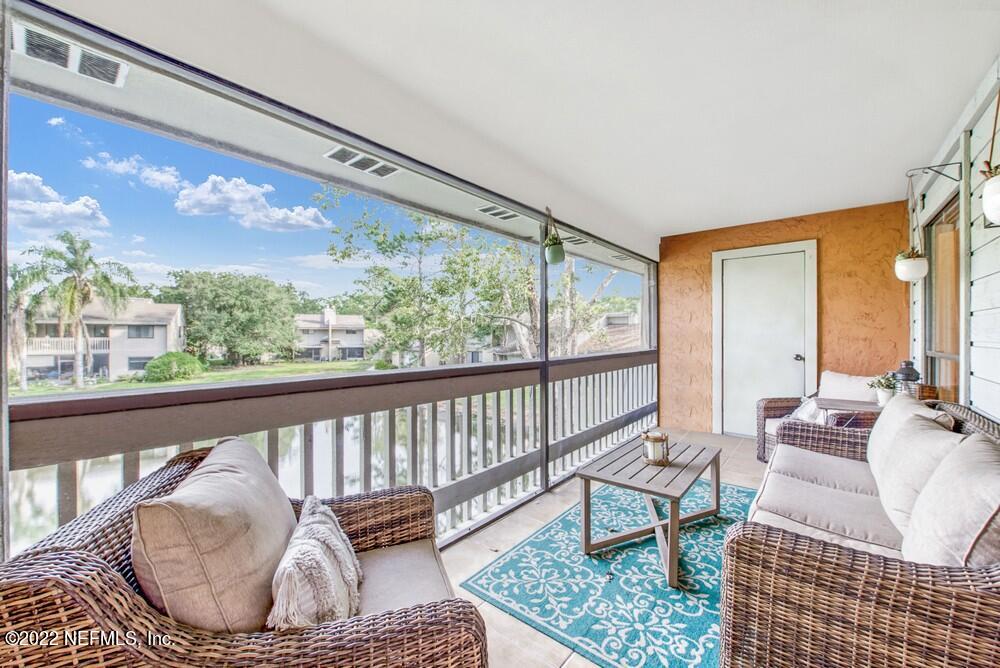 3801 Crown Point Road, Unit 3082 Jacksonville, FL 32257 - Photo 1 of 23 a living room with furniture and a large window