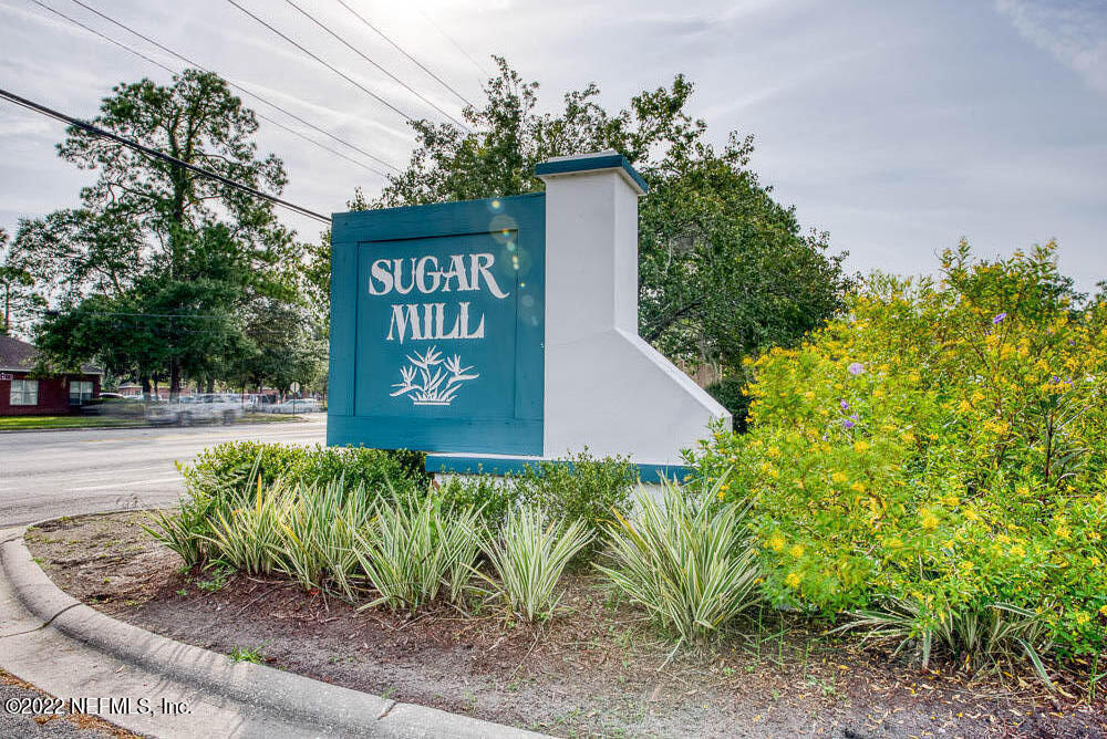 3801 Crown Point Road, Unit 3082 Jacksonville, FL 32257 - Photo 6 of 23 a sign that is on a brick house next to a road