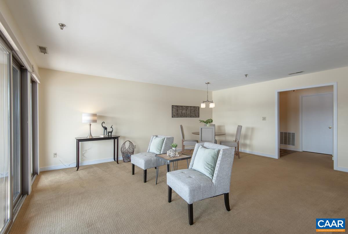 4 Marina Point Palmyra, VA 22963 - Photo 13 of 51 a living room with furniture and a lamp