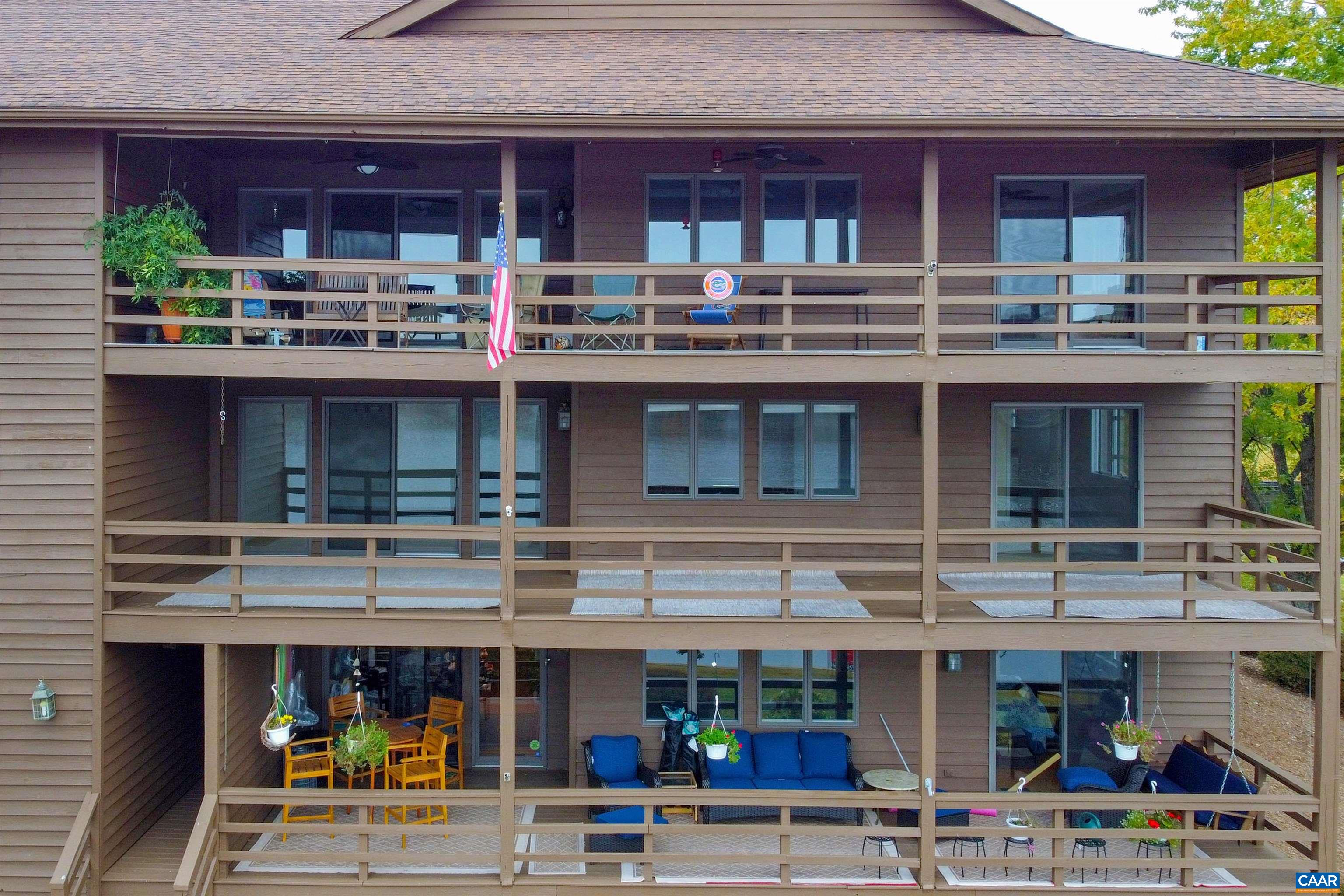 4 Marina Point Palmyra, VA 22963 - Photo 38 of 51 a view of a food market with outdoor seating
