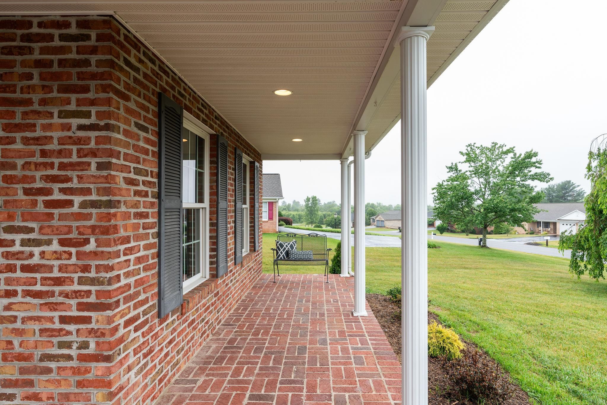 86 Gloucester Road Stuarts Draft, VA 24477 - Photo 6 of 68 Gallery Image 6