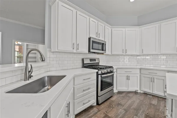 $299,000 | 323 Colony Creek Drive, Dickinson, TX 77539