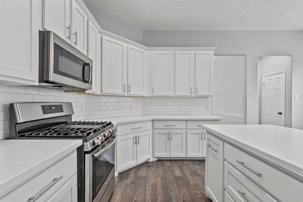 $299,000 | 323 Colony Creek Drive, Dickinson, TX 77539