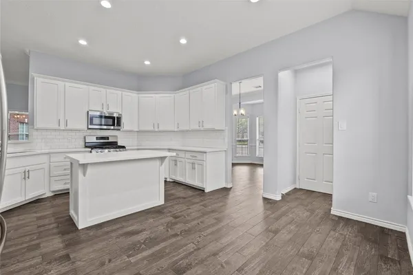 $299,000 | 323 Colony Creek Drive, Dickinson, TX 77539