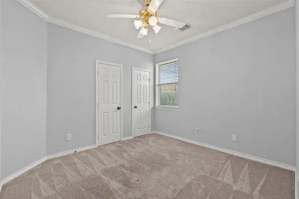 $299,000 | 323 Colony Creek Drive, Dickinson, TX 77539