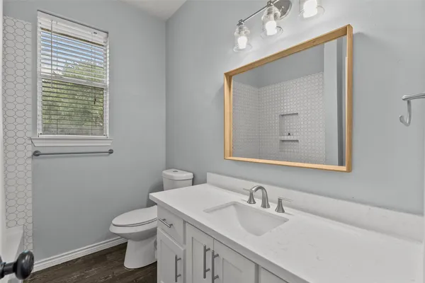 $299,000 | 323 Colony Creek Drive, Dickinson, TX 77539