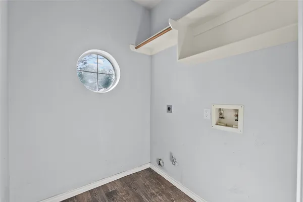 $299,000 | 323 Colony Creek Drive, Dickinson, TX 77539