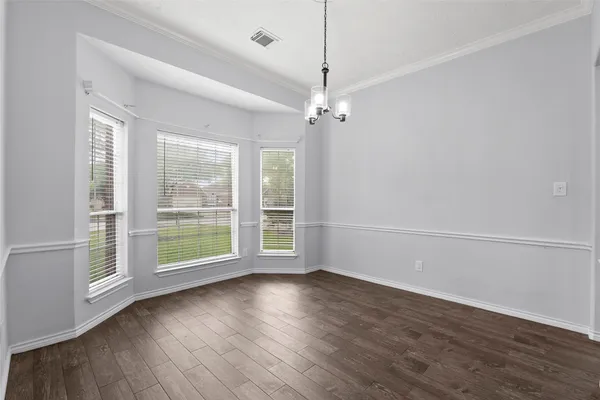 $299,000 | 323 Colony Creek Drive, Dickinson, TX 77539