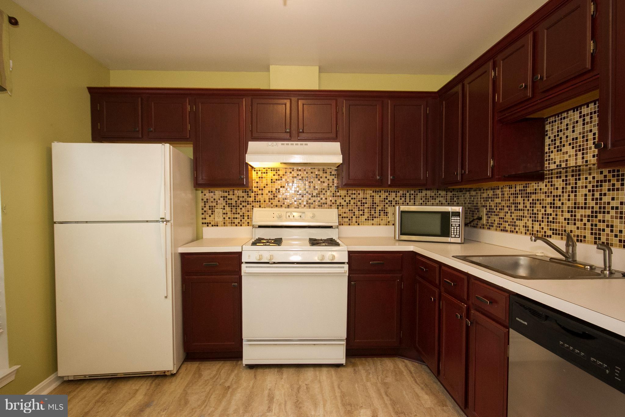 5011 Triplett Road, Unit 5011 Owings Mills, MD 21117 - Photo 8 of 17 Designer Tile Backsplash