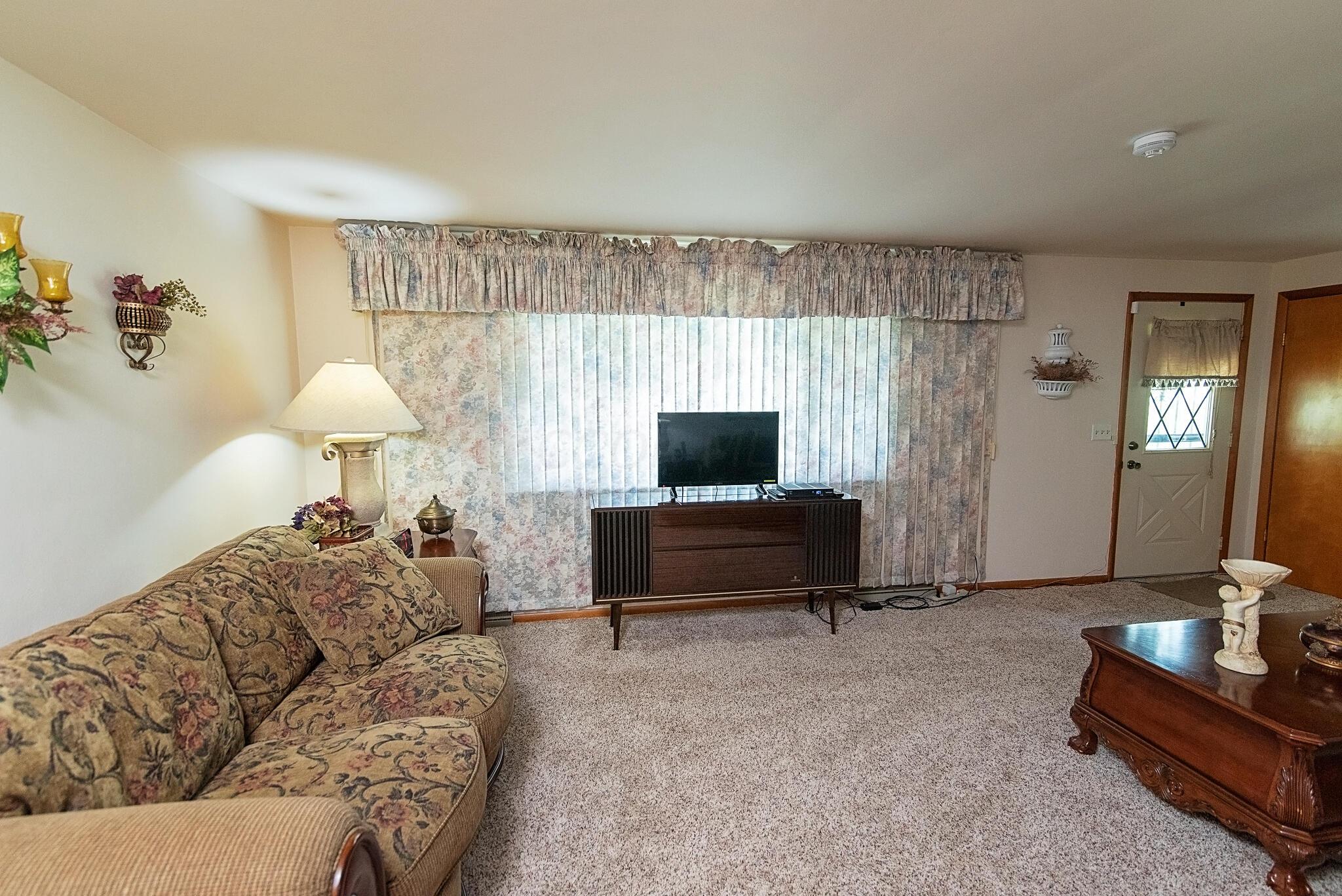 2221 Shrine Road Springfield, OH 45502 - Photo 9 of 35 20240818-2221 Shrine Rd-005