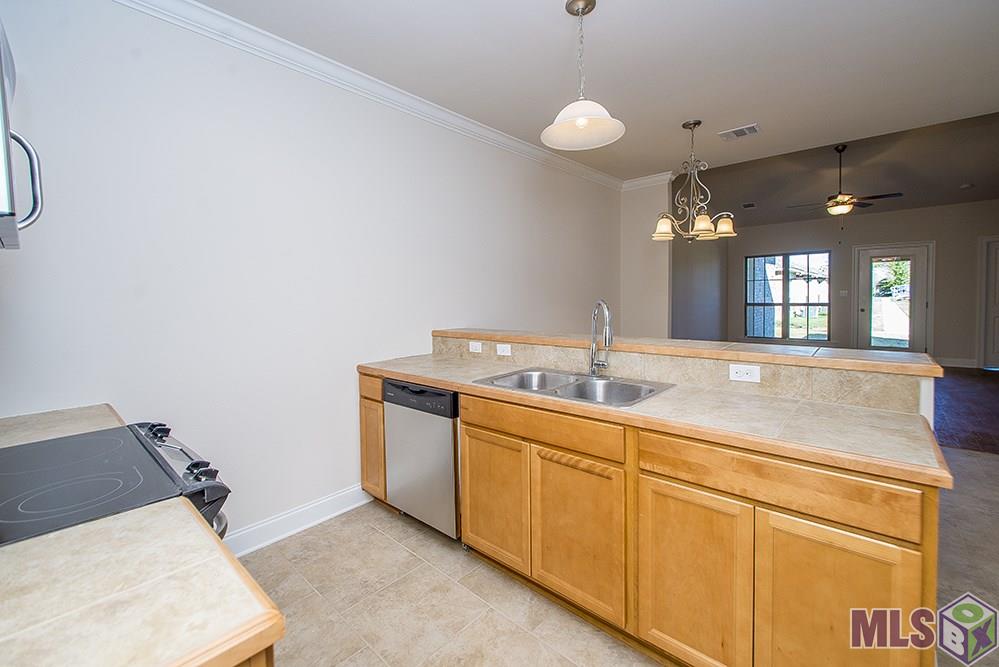11419 Cottagecreek Road, Unit 5A A Baton Rouge, LA 70816 - Photo 4 of 44