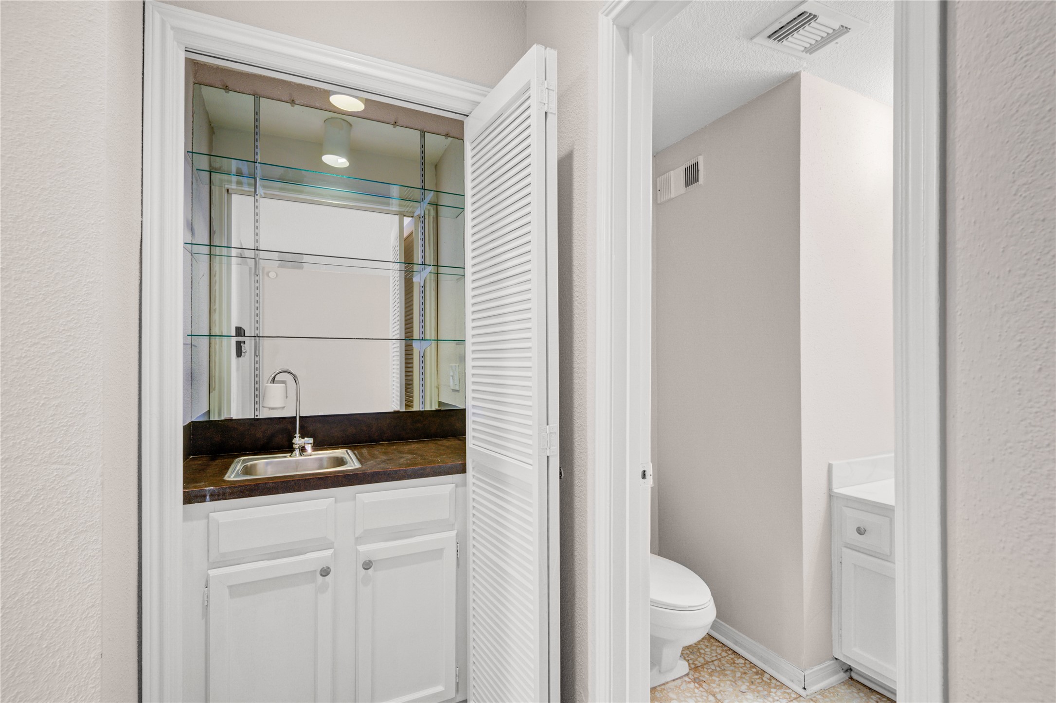 1112 Bering Drive, Unit 68 Houston, TX 77057 - Photo 12 of 31