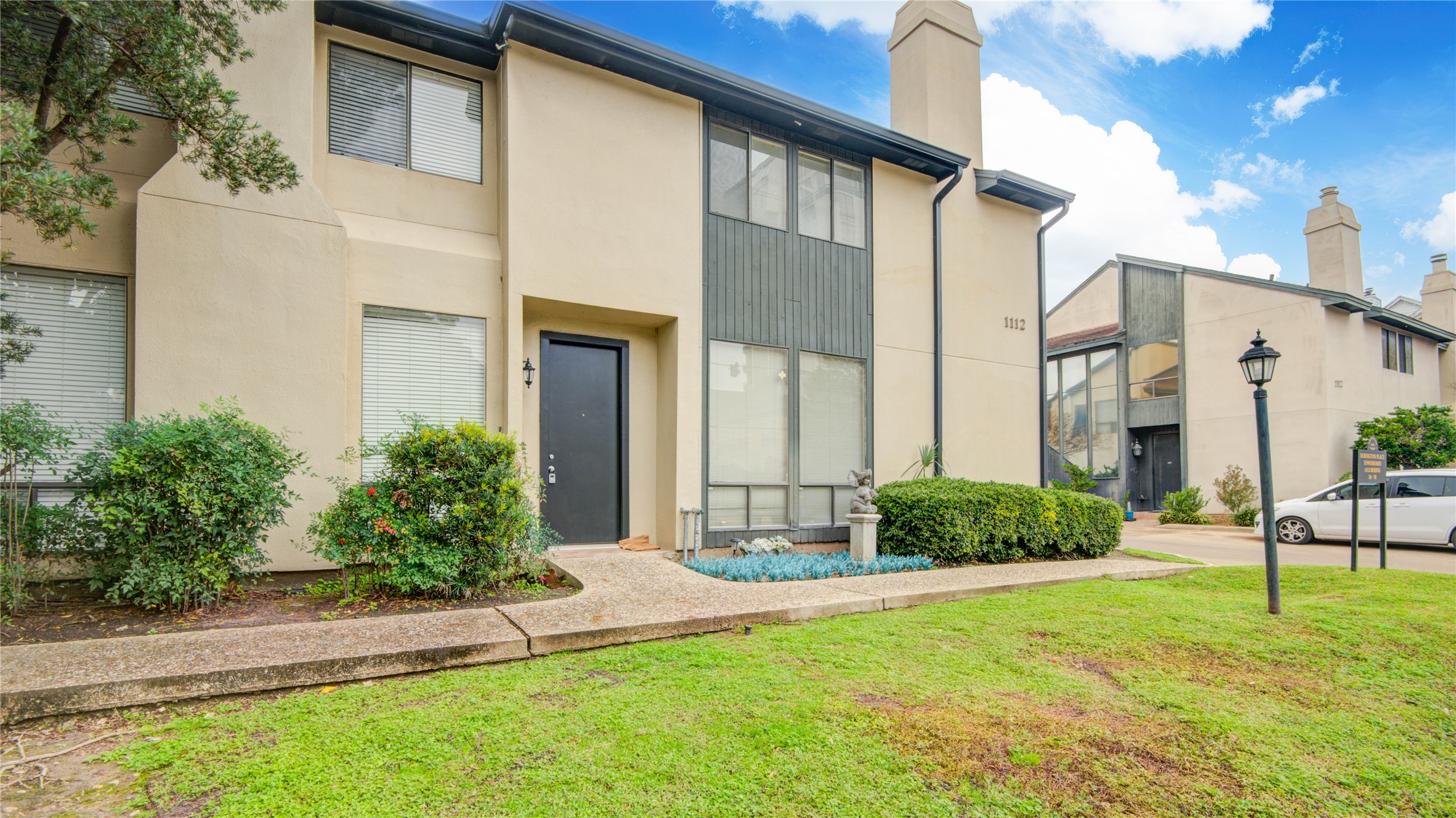 1112 Bering Drive, Unit 68 Houston, TX 77057 - Photo 2 of 31