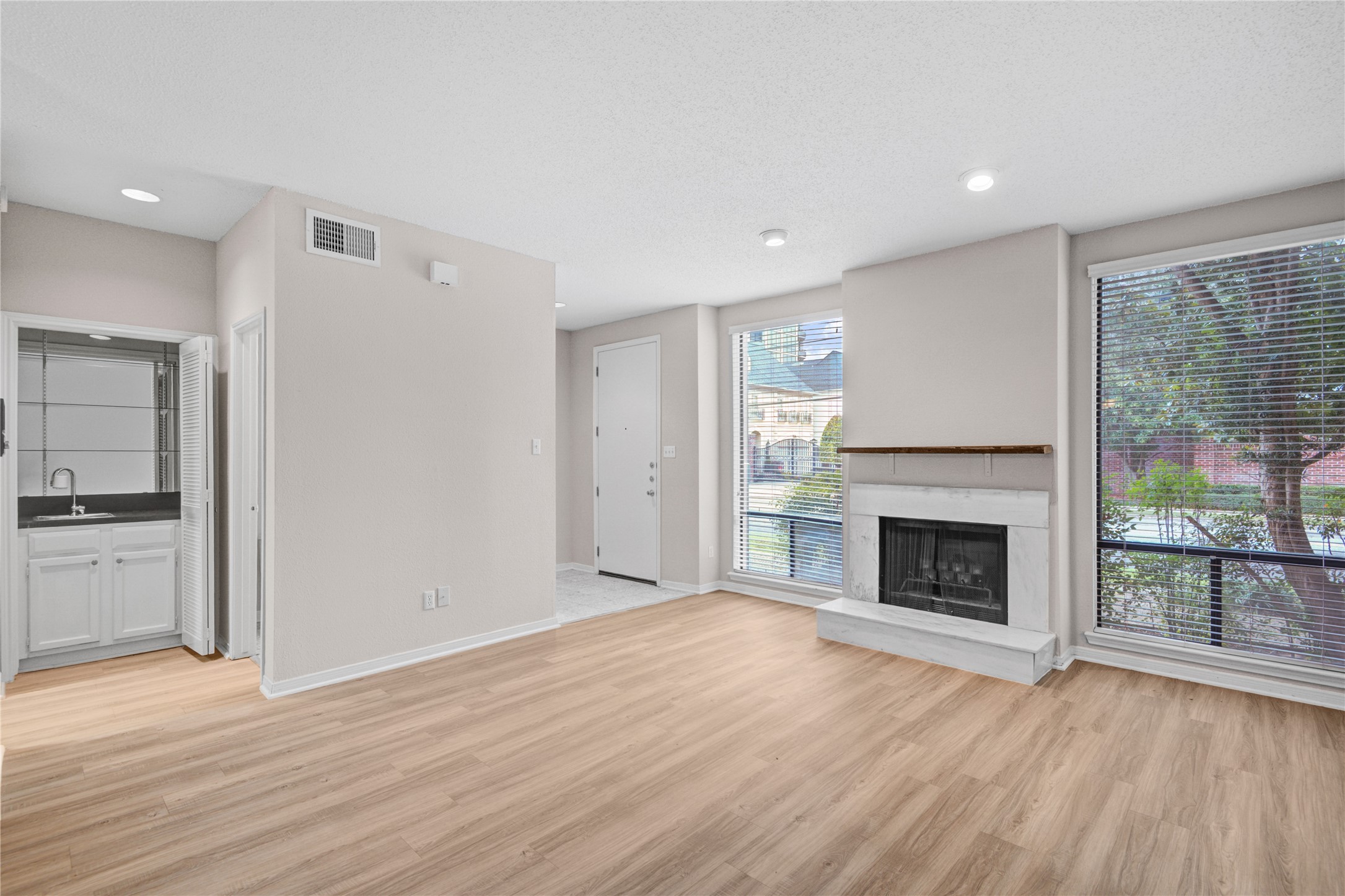 1112 Bering Drive, Unit 68 Houston, TX 77057 - Photo 8 of 31