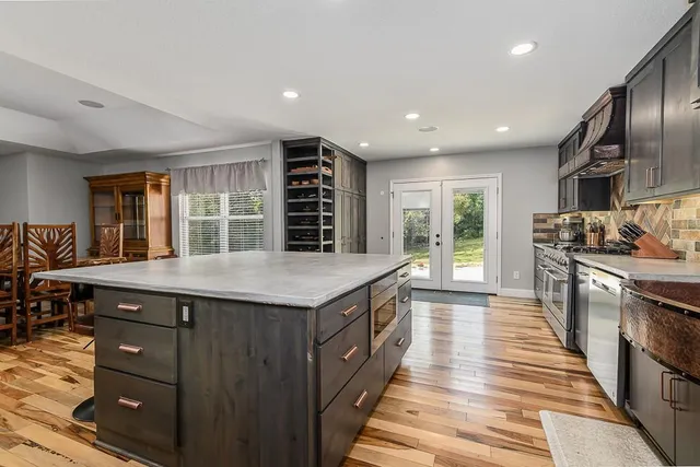 $999,950 | 25493 Kansas Avenue, Tonganoxie, KS 66086