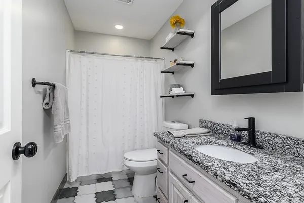 $999,950 | 25493 Kansas Avenue, Tonganoxie, KS 66086