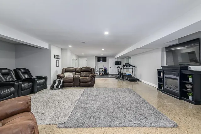 $999,950 | 25493 Kansas Avenue, Tonganoxie, KS 66086