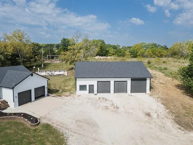 $999,950 | 25493 Kansas Avenue, Tonganoxie, KS 66086