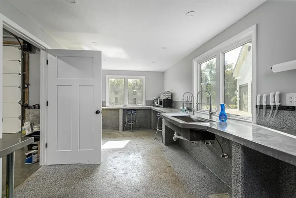 $999,950 | 25493 Kansas Avenue, Tonganoxie, KS 66086