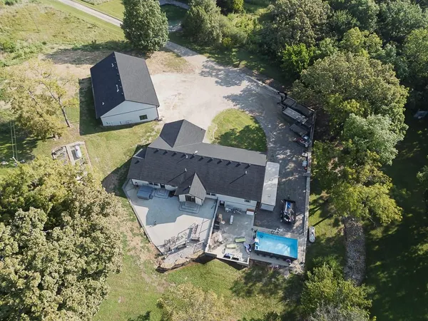 $999,950 | 25493 Kansas Avenue, Tonganoxie, KS 66086