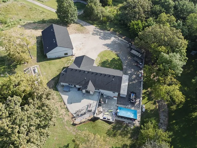 $999,950 | 25493 Kansas Avenue, Tonganoxie, KS 66086