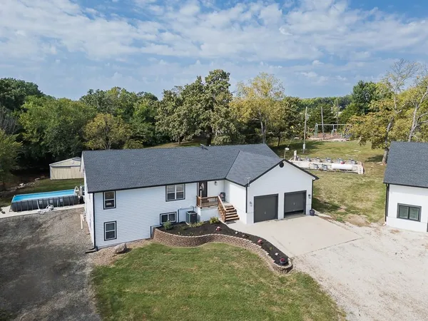 $999,950 | 25493 Kansas Avenue, Tonganoxie, KS 66086