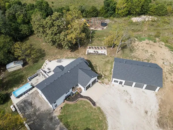 $999,950 | 25493 Kansas Avenue, Tonganoxie, KS 66086