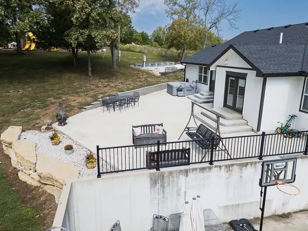 $999,950 | 25493 Kansas Avenue, Tonganoxie, KS 66086