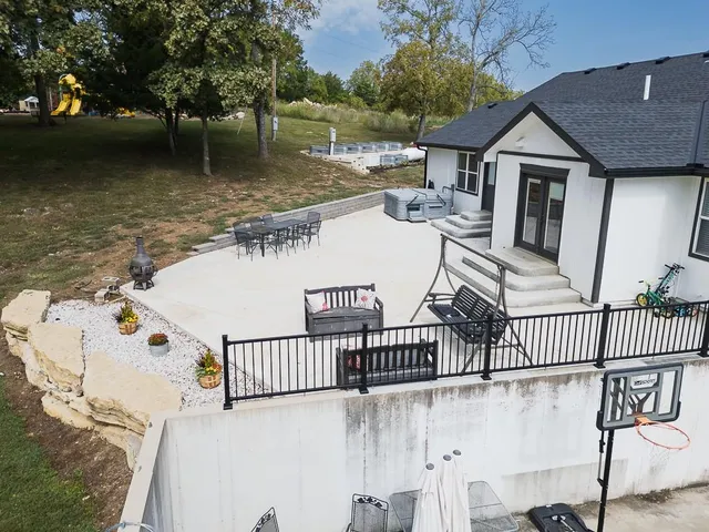 $999,950 | 25493 Kansas Avenue, Tonganoxie, KS 66086