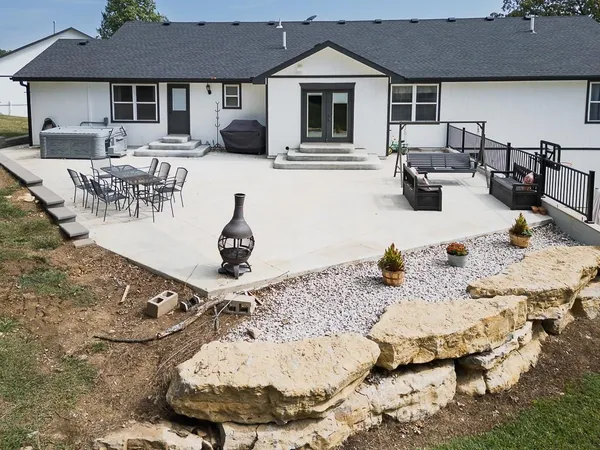 $999,950 | 25493 Kansas Avenue, Tonganoxie, KS 66086