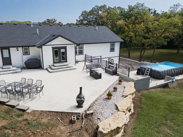 $999,950 | 25493 Kansas Avenue, Tonganoxie, KS 66086