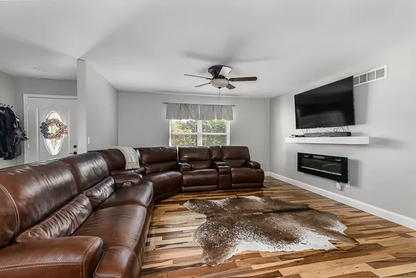 $999,950 | 25493 Kansas Avenue, Tonganoxie, KS 66086