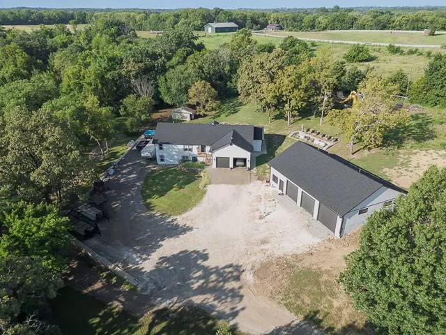 $999,950 | 25493 Kansas Avenue, Tonganoxie, KS 66086