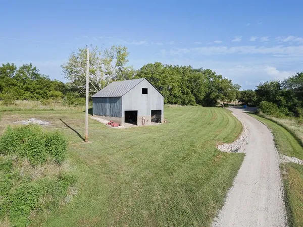 $999,950 | 25493 Kansas Avenue, Tonganoxie, KS 66086