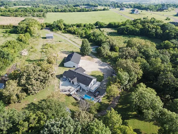 $999,950 | 25493 Kansas Avenue, Tonganoxie, KS 66086