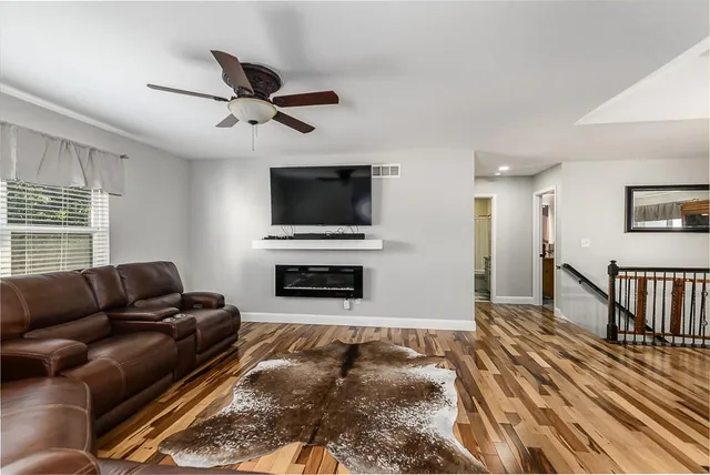 $999,950 | 25493 Kansas Avenue, Tonganoxie, KS 66086