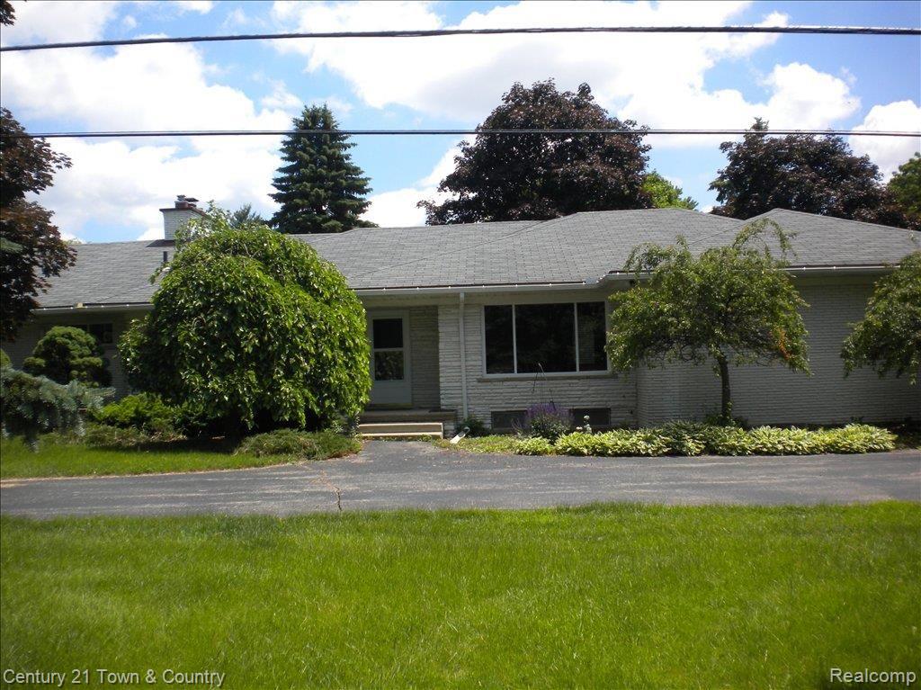 4425 Squirrel Road Bloomfield Hills, MI 48304 - Photo 22 of 23 front of home