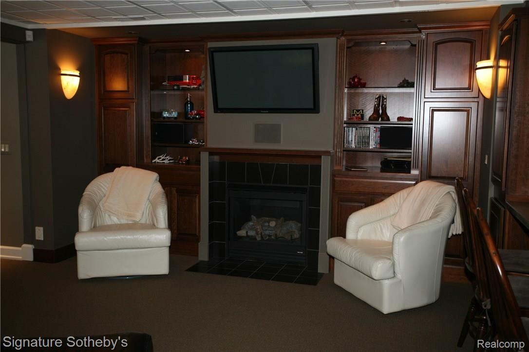 6620 Clarkston Road Clarkston, MI 48346 - Photo 48 of 72 Cherry Custom Build-ins