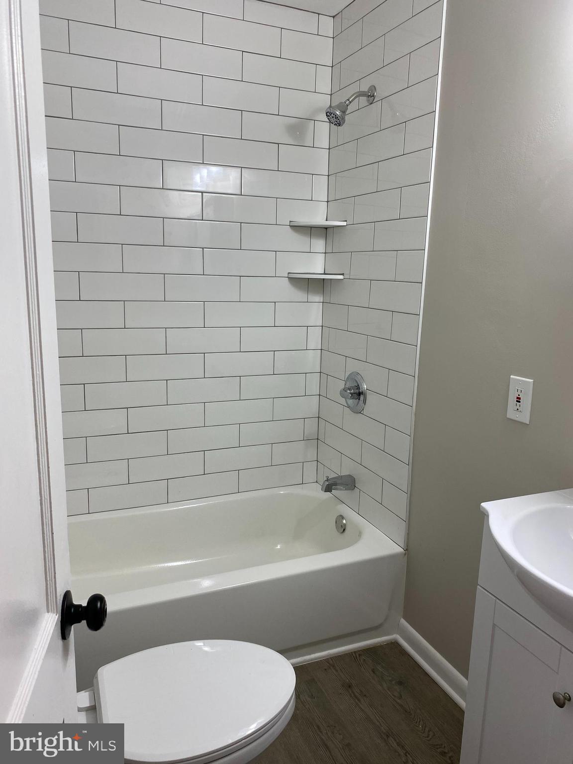 258 Birch Street Penns Grove, NJ 08069 - Photo 34 of 41 a bathroom with a bathtub and a toilet