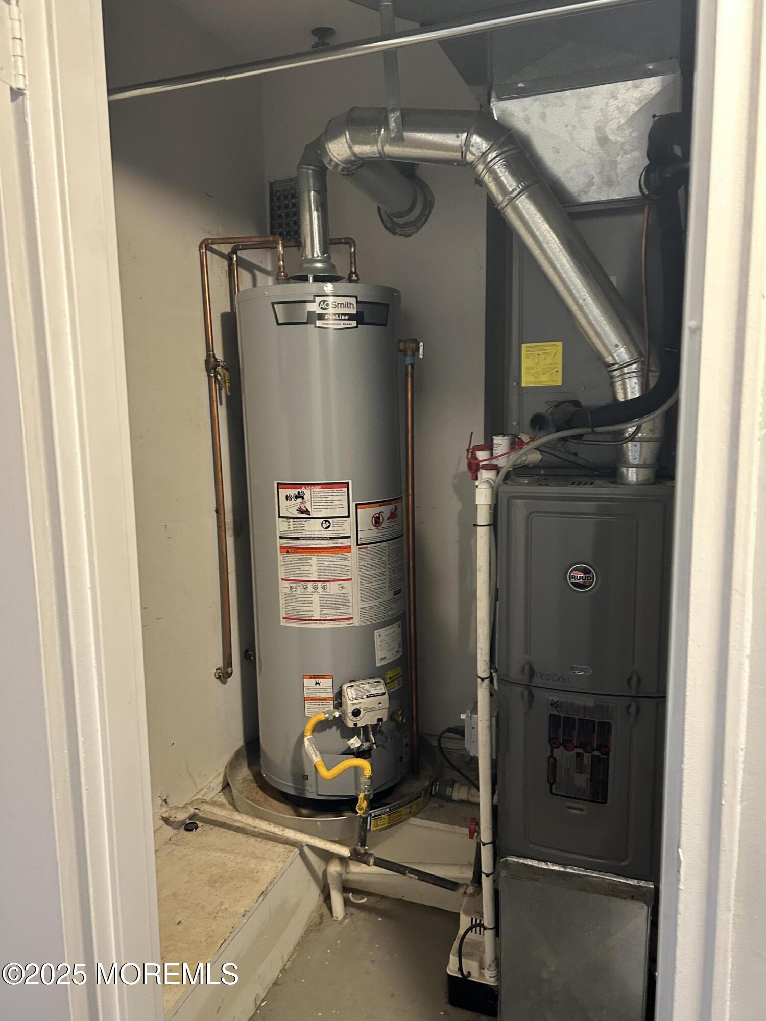 661 Ocean Avenue, Unit 31 Long Branch, NJ 07740 - Photo 7 of 12 a room with gym equipment