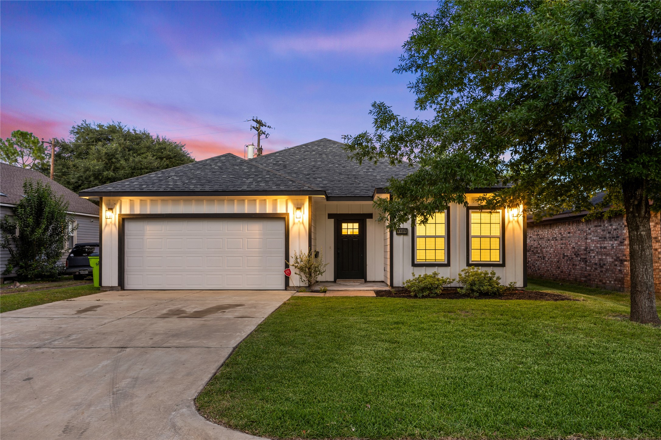 1121 Austin Street Rosenberg, TX 77471 - Photo 2 of 44