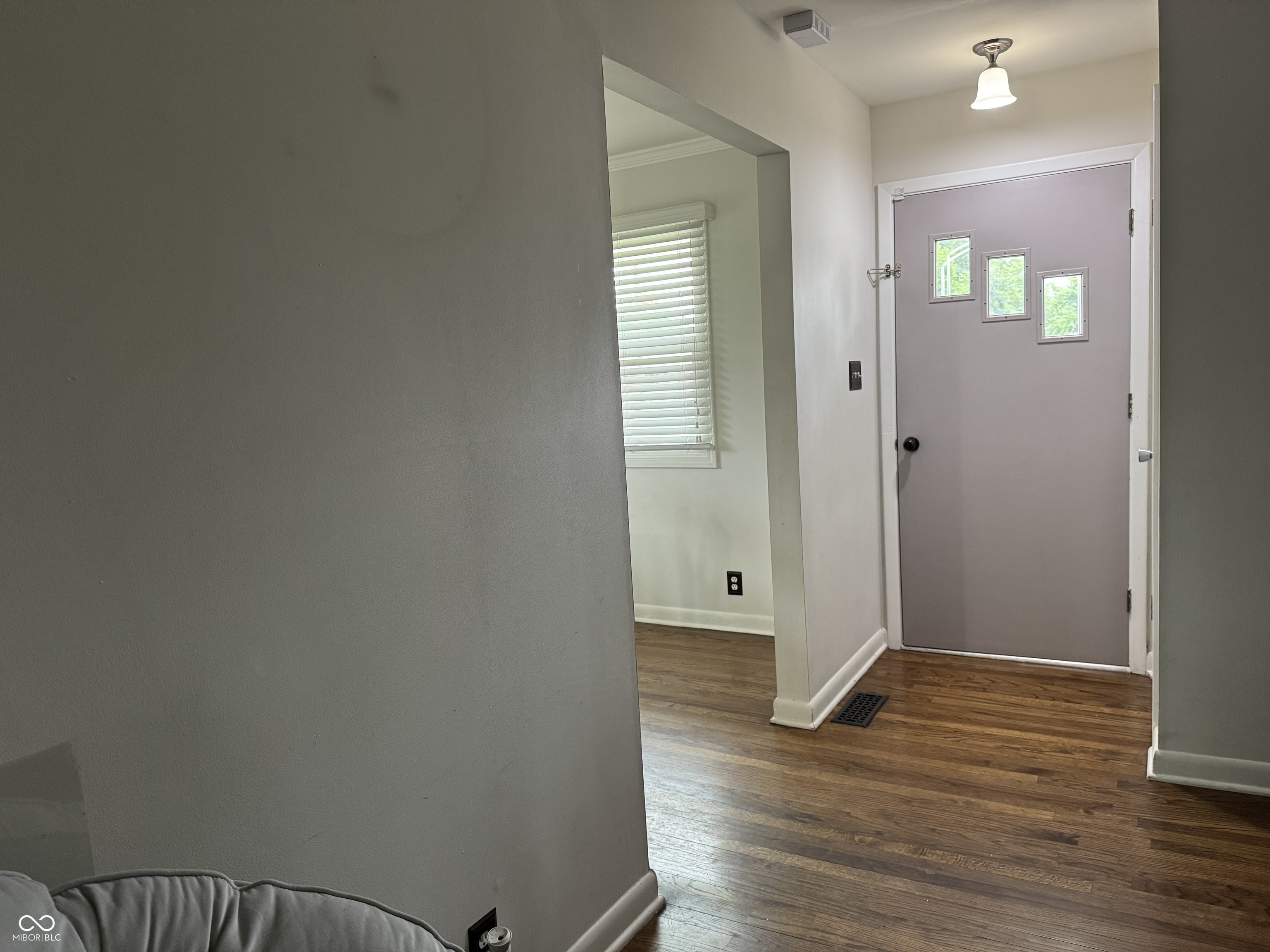 602 Memorial Drive Beech Grove, IN 46107 - Photo 3 of 35