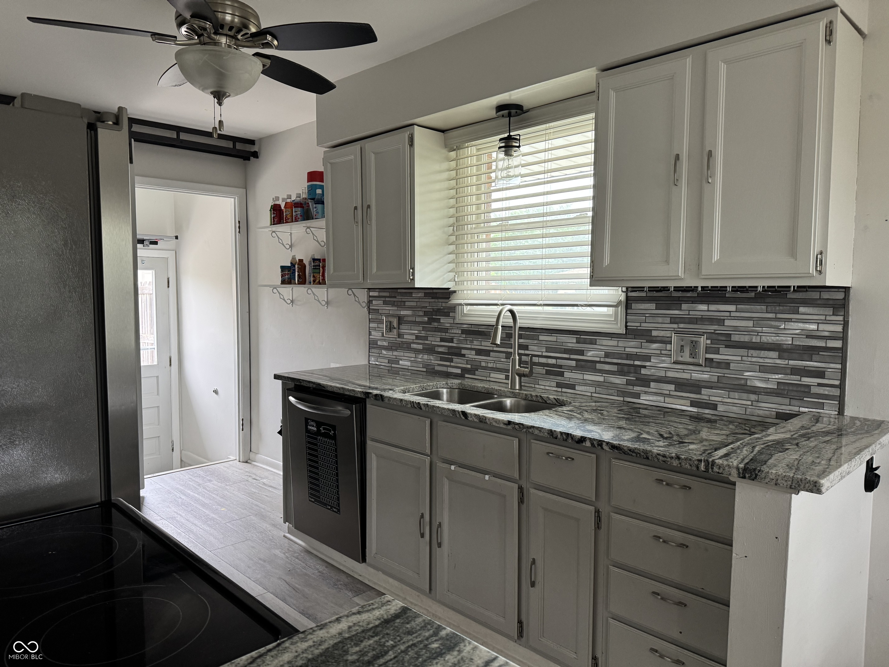 602 Memorial Drive Beech Grove, IN 46107 - Photo 9 of 35